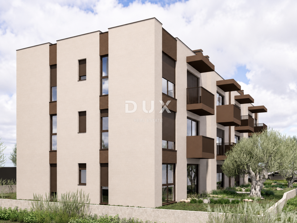 VODICE – Stan na zadnjem katu s pogledom na more, 2 parkirna mjesta, mirna lokacija