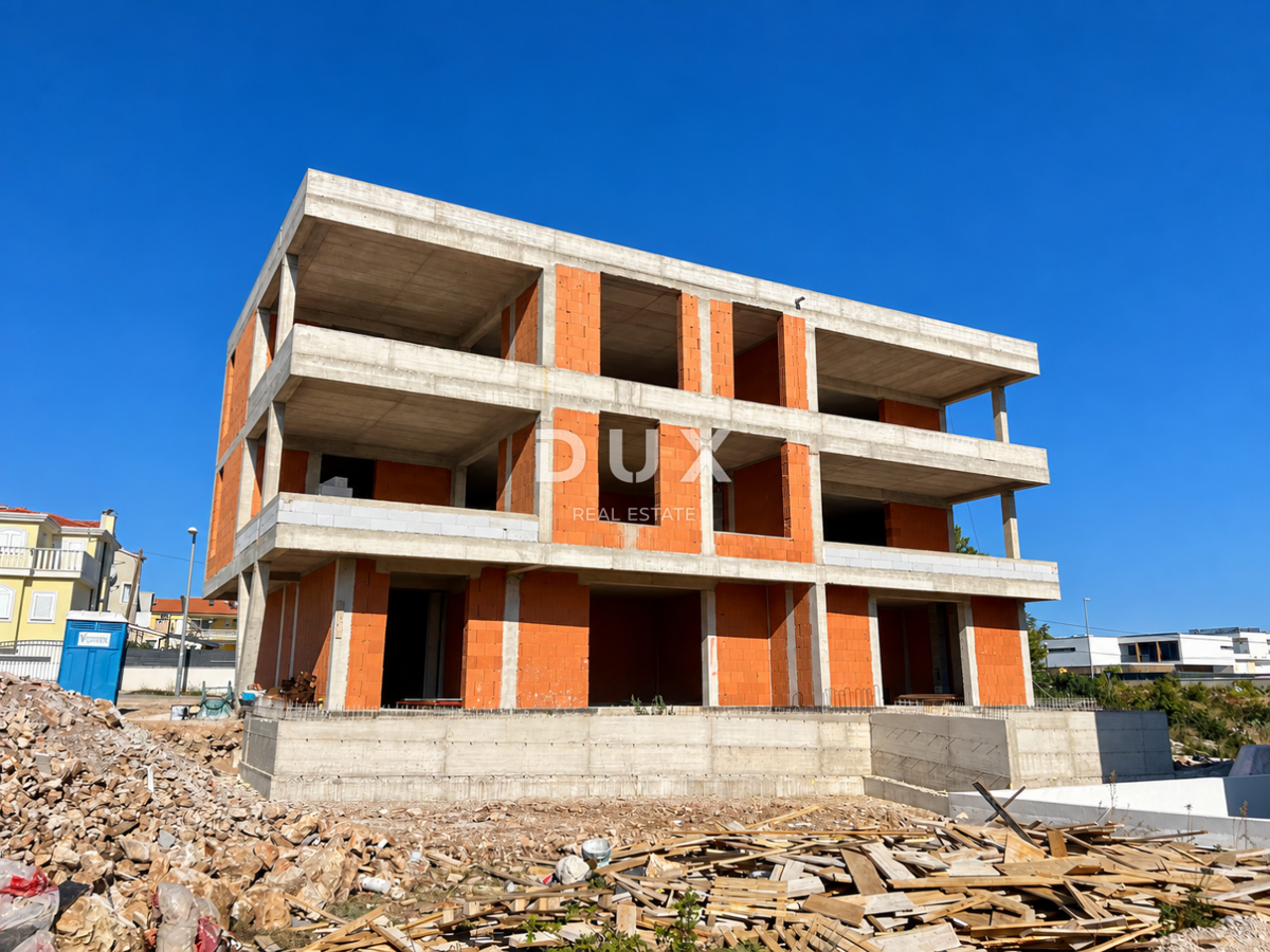 Vodice, třípokojový apartmán s velkým venkovním prostorem, 87,68 m²