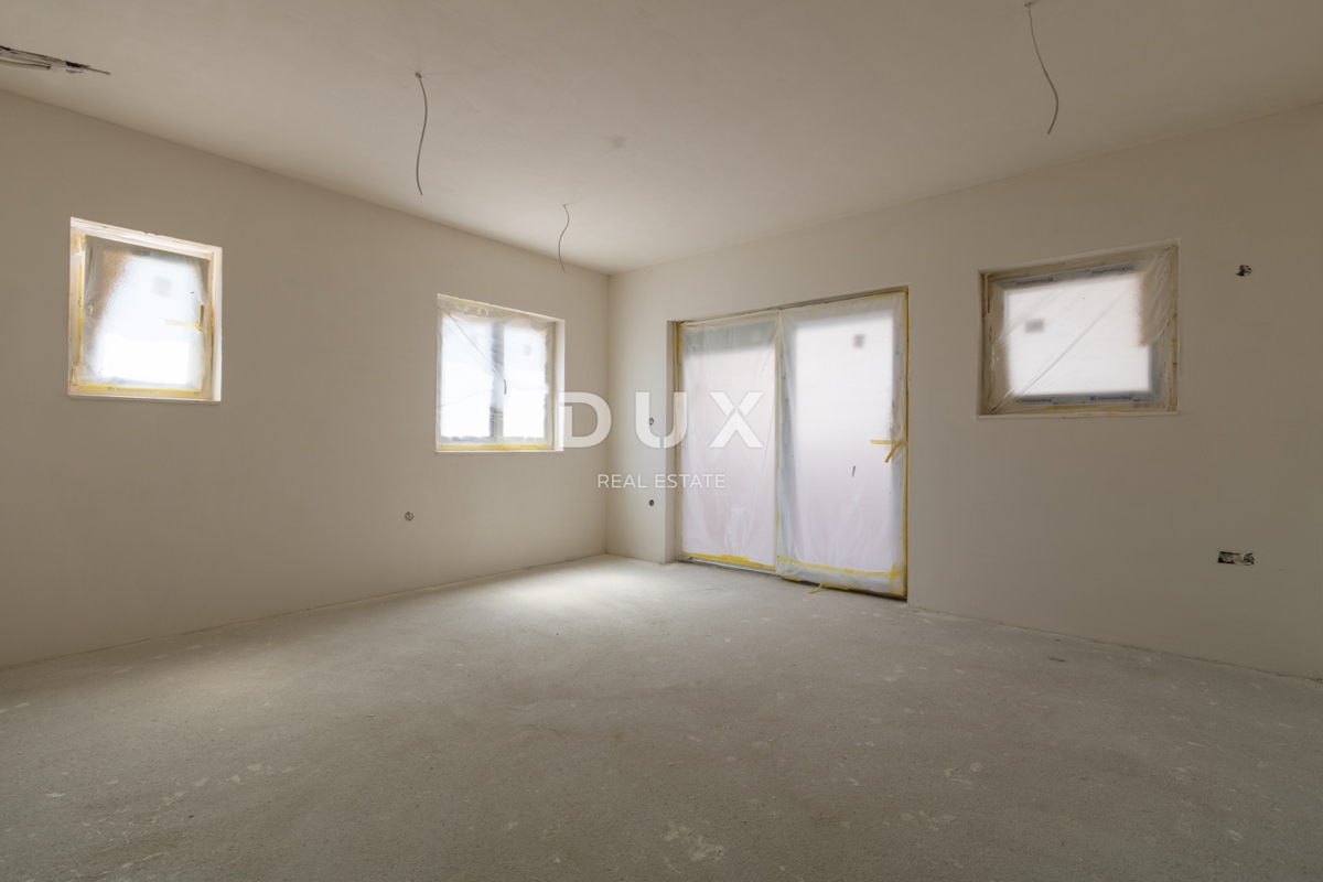 Vodice, trosobni stan u prizemlju s vrtom, 78,01 m²
