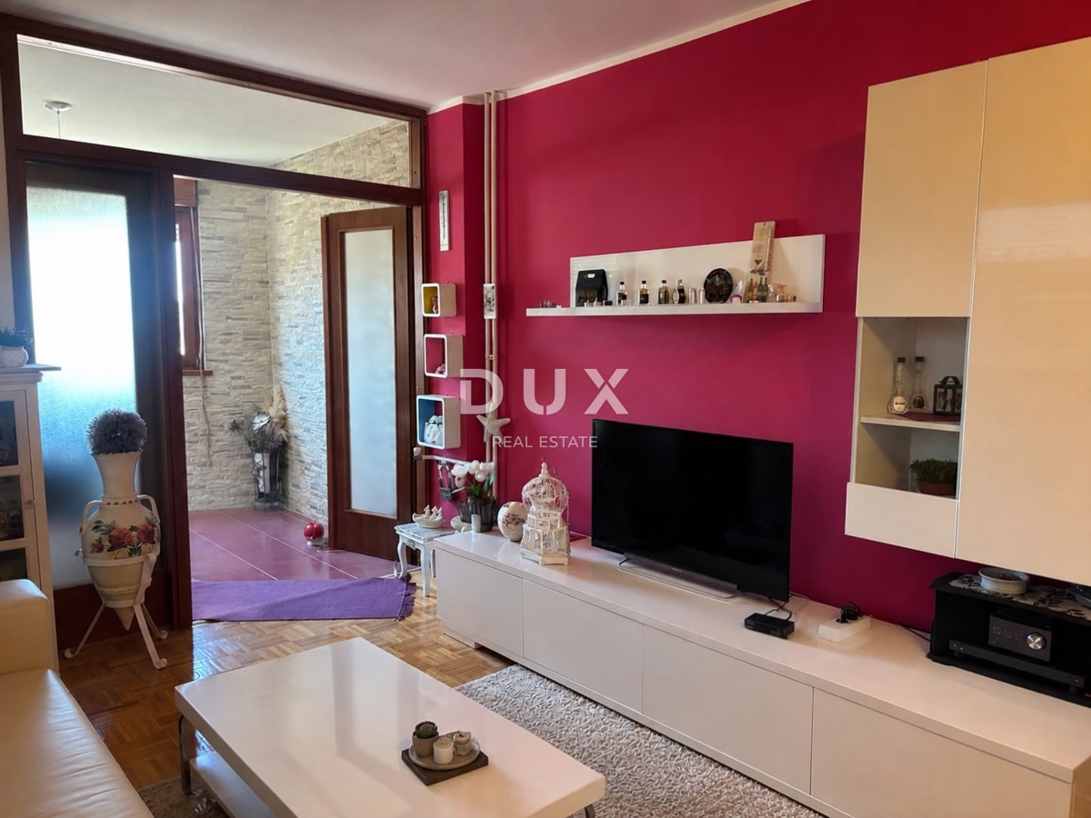 ISTRIA, PULA - Family apartment 3 bedrooms + living room in a building with an elevator