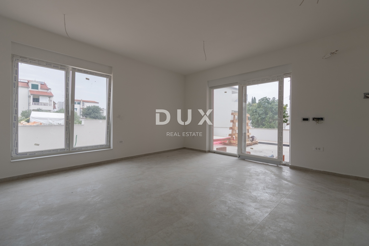 Vodice, dvosobno stanovanje z bazenom, 59 m²