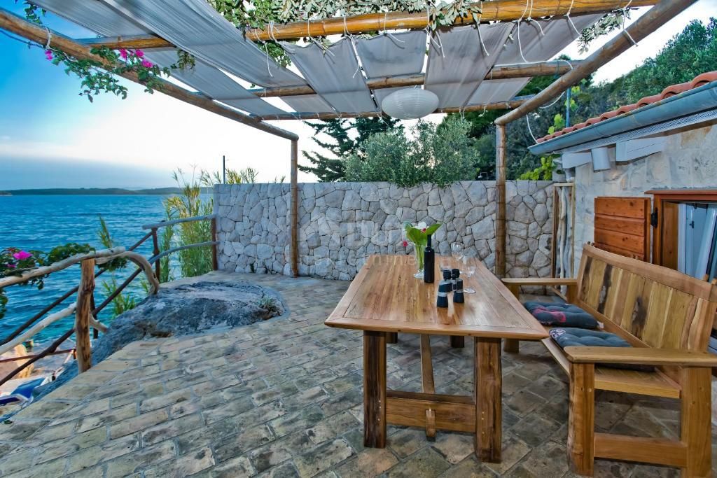 HVAR