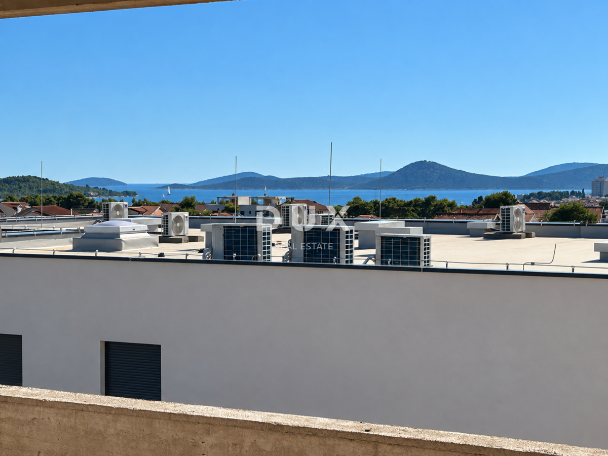 Vodice, komfortní třípokojový apartmán s výhledem na moře, 84,20 m²