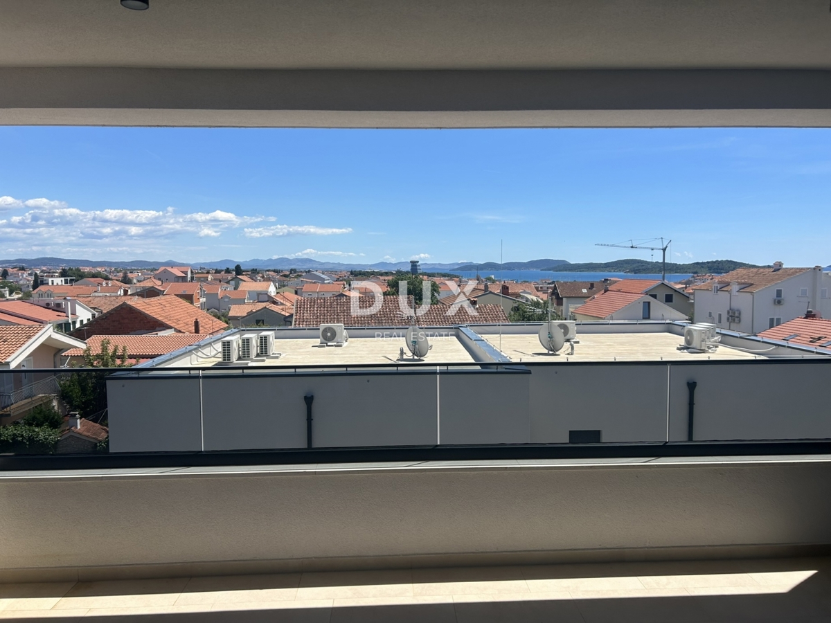 DALMACIJA, VODICE – Dvosoban stan s velikom terasom i pogledom na more, 2 ostave