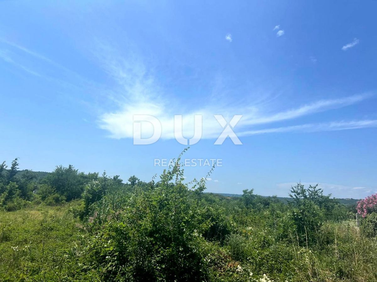 Участок LABIN, 105.000 €