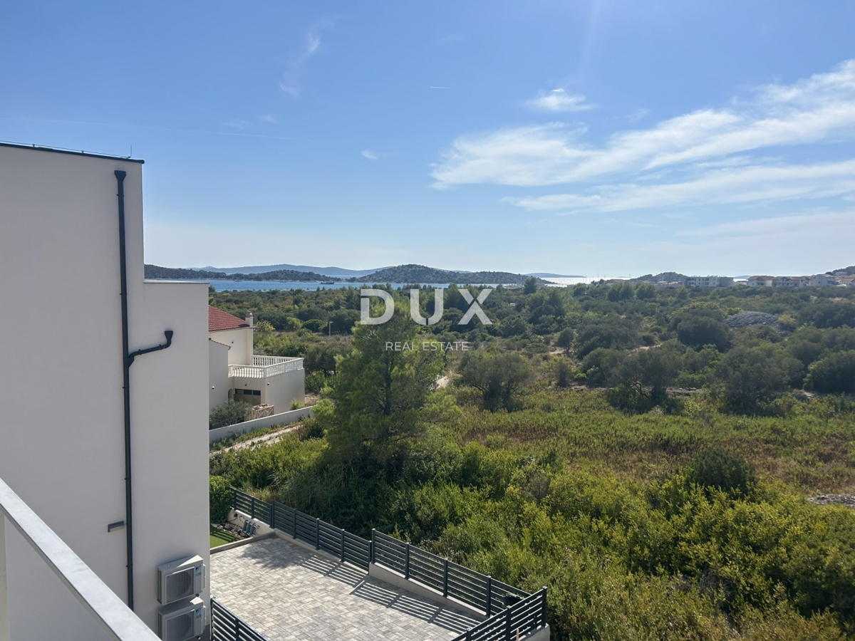 Vodice, trosoban stan, 127 m², 500 m od mora, pogled na more