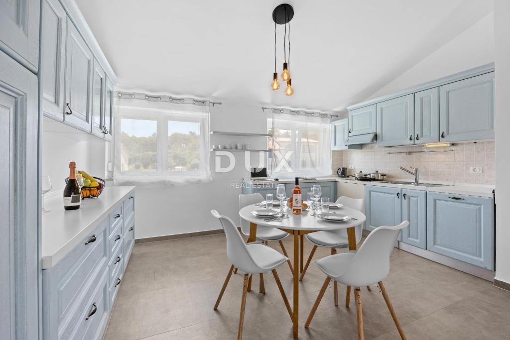 PULA, VALDEBEK - Completely renovated and modernly furnished 2-bedroom + living room apartment with swimming pool, parking and storage room