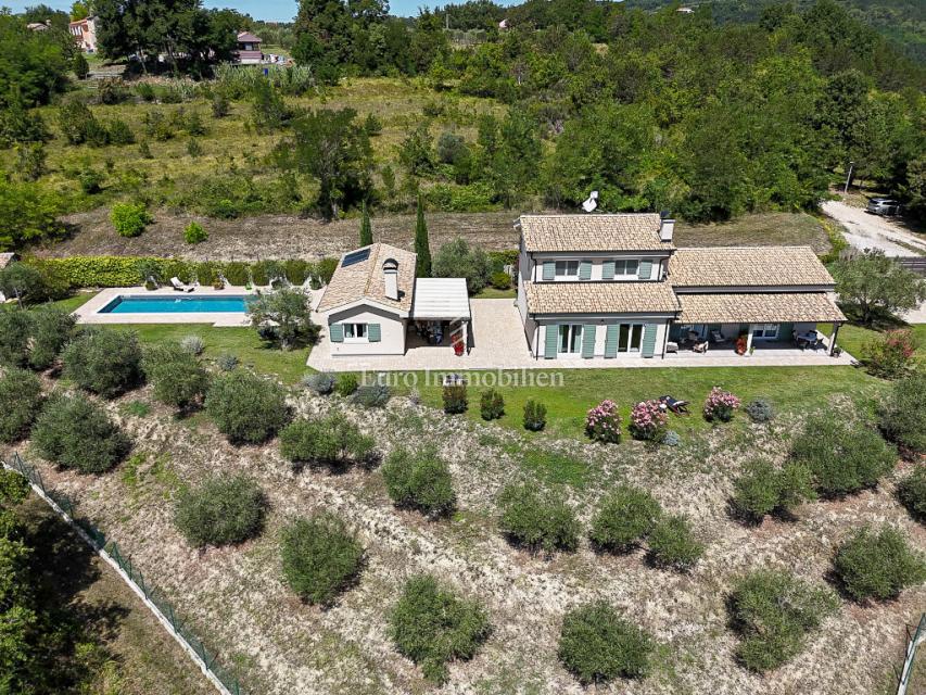 Дом GROŽNJAN, 1.280.000 €