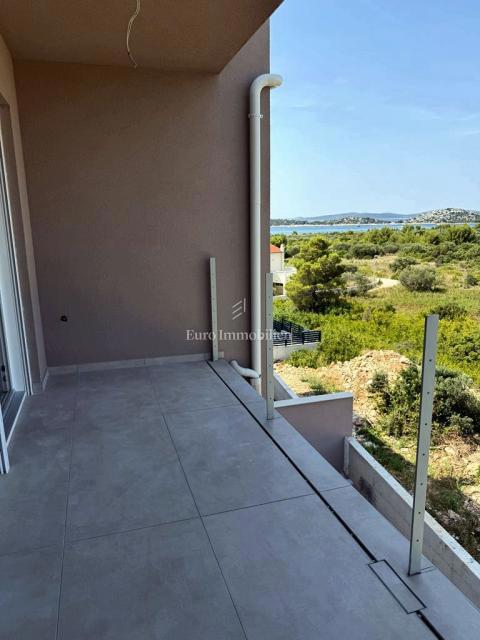 Stan u novogradnji s pogledom na more – Vodice