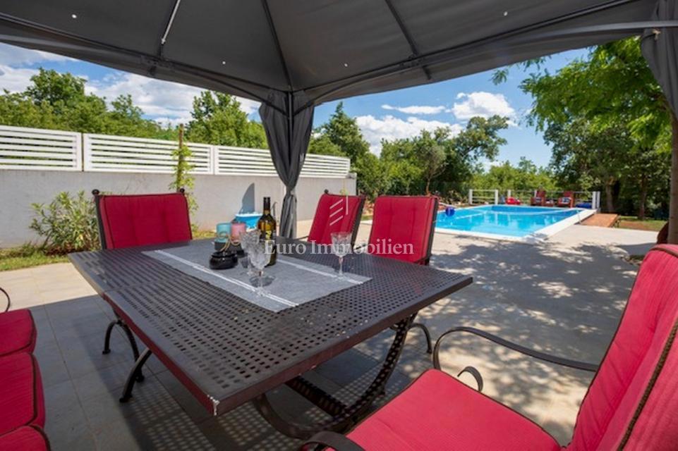 Ground floor apartment with large garden and a swimming pool - Poreč