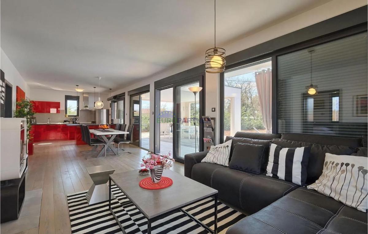 Дом VODNJAN, 390.000 €