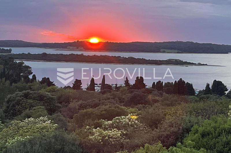 Istra, Pula, Štinjan, stan s predivnim pogledom na more i Brijune, 800 m od plaže Hidrobaza