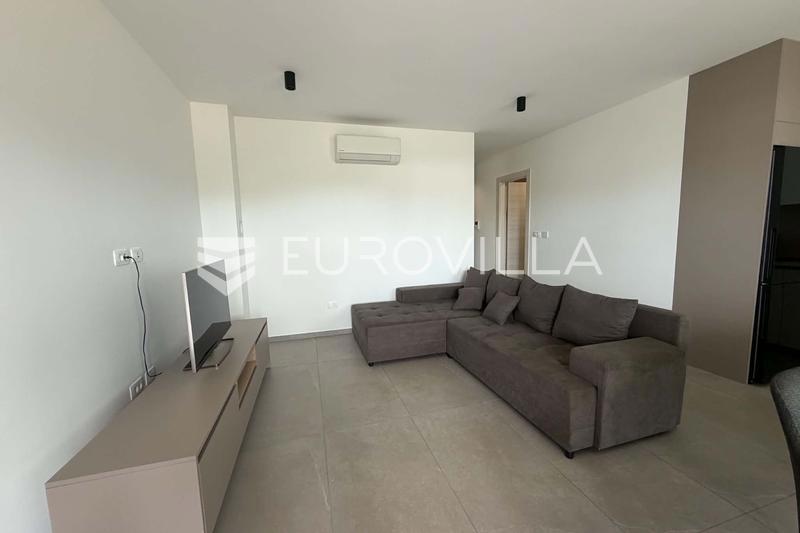 Pula, Šijana, nov trosoban stan 76 m², novogradnja