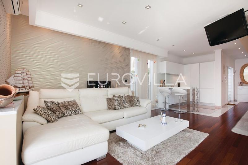 Appartamento CRIKVENICA, 800 €