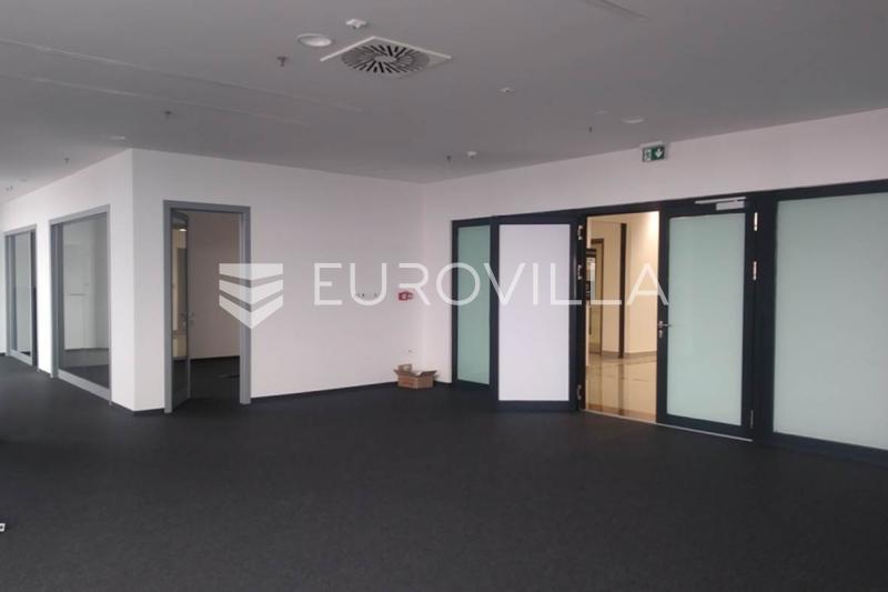 Locale commerciale OSIJEK, 3.500 €