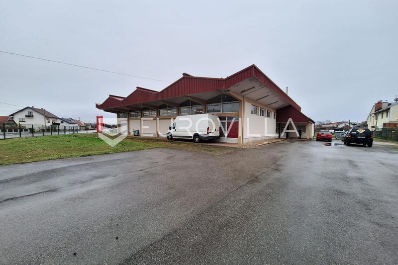 Locale commerciale KARLOVAC, 900.000 €