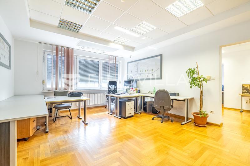 Locale commerciale ZAGREB, 7.539 €