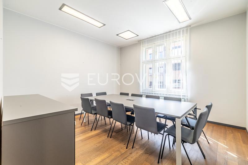 Locale commerciale ZAGREB, 2.500 €