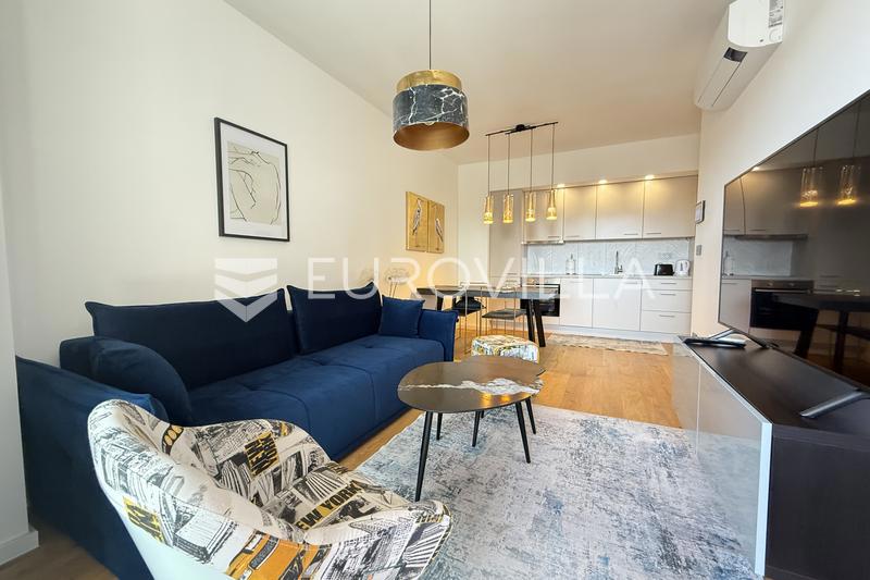 Pula, Center - long-term rent of a three-room modern apartment park, 66.58 m²- elevator, furnished