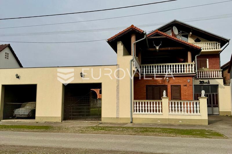 Дом SLAVONSKI ŠAMAC, 280.000 €