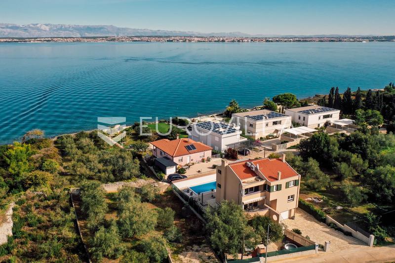 Дом UGLJAN, 850.000 €