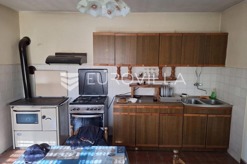 Дом DUGA RESA, 305.000 €