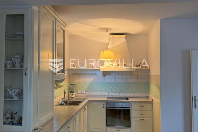 Appartamento PULA, 750 €