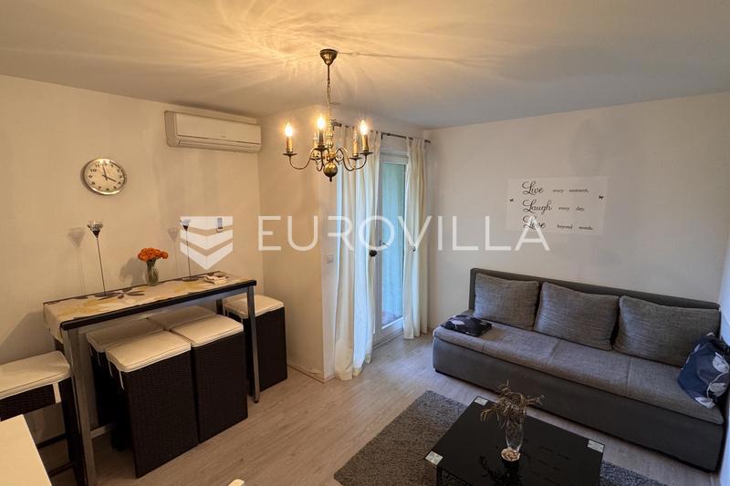 Appartamento NOVIGRAD, 500 €