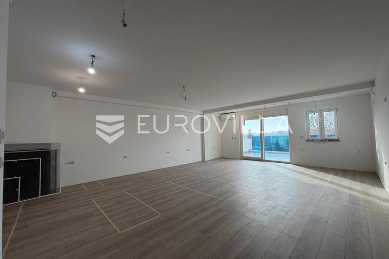 Appartamento ĐAKOVO, 399.000 €