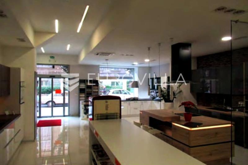 Locale commerciale PULA, 456.250 €