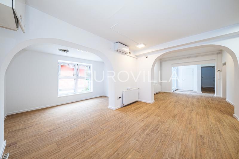 Locale commerciale ZAGREB, 4.950 €
