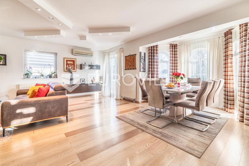 Дом DUGO SELO, 389.000 €