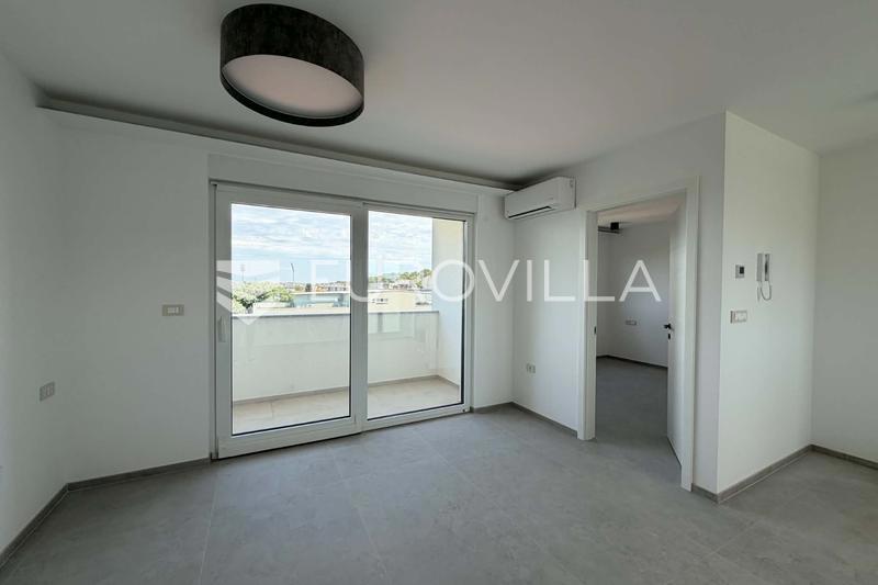 Pula, Center, long-term rent of a two-room apartment in a new building with an elevator and parking