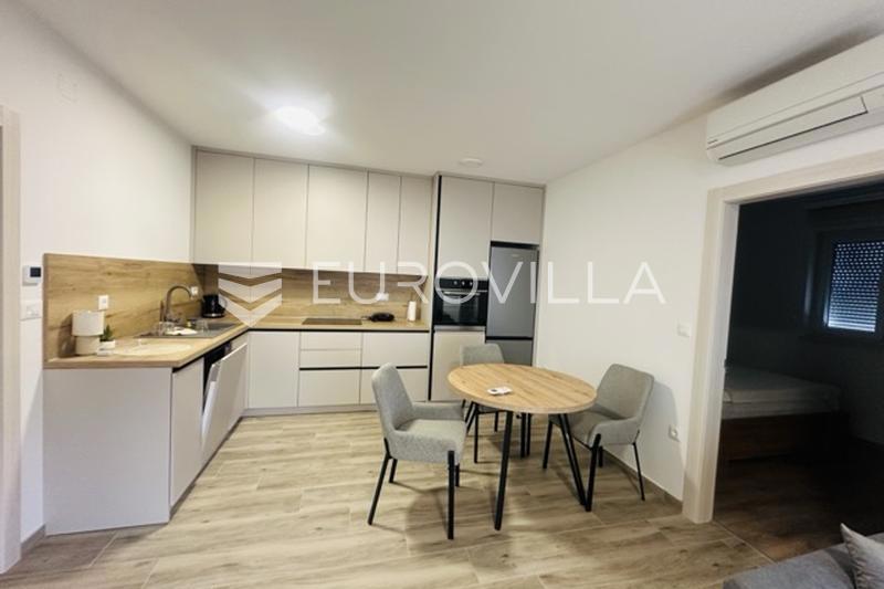 Istra, Pula, modern two bedroom apartment, 52 m², with a garden