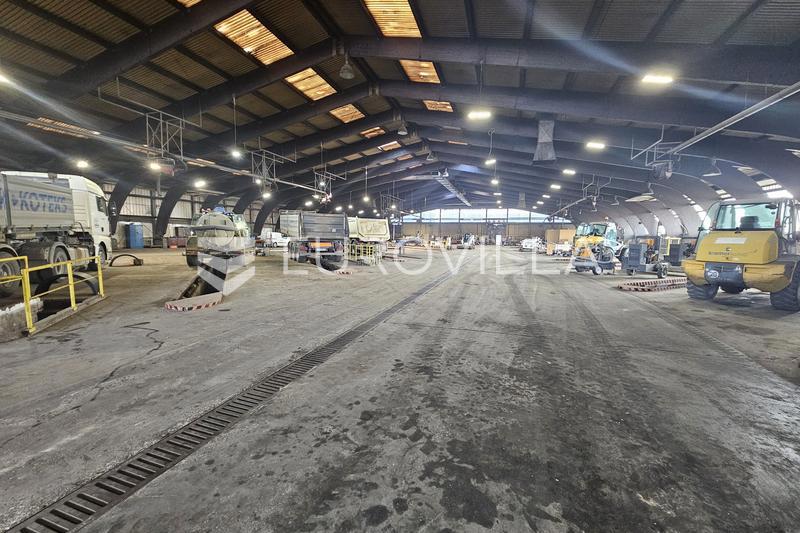 Locale commerciale OSIJEK, 3.500.000 €