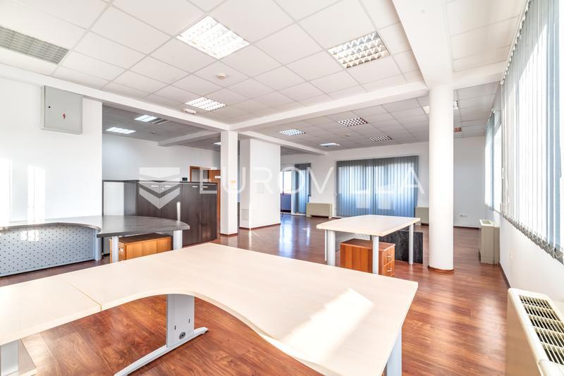 Locale commerciale ZAGREB, 2.400 €