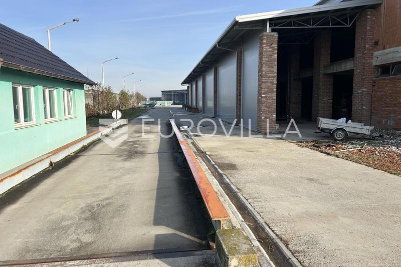 Locale commerciale PRIVLAKA, 3.000 €