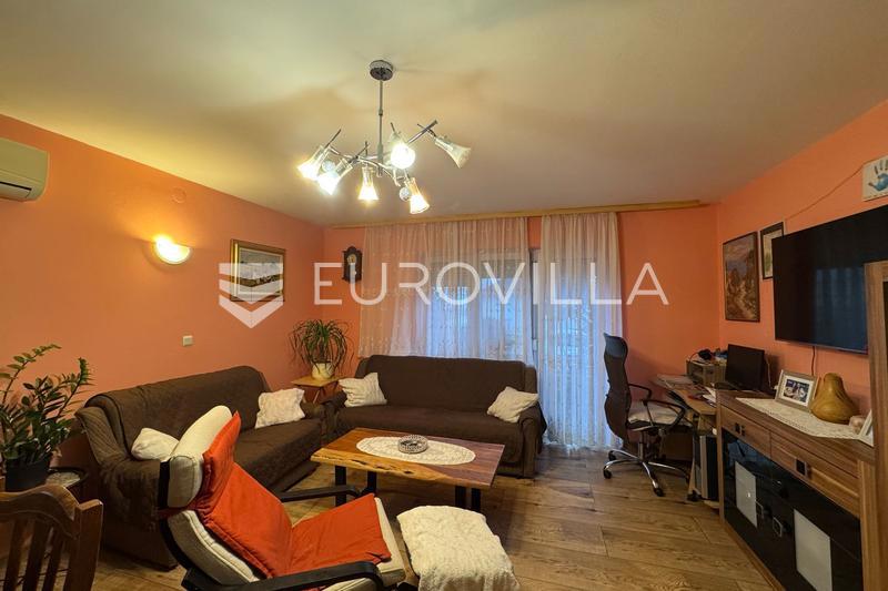 Casa ĐAKOVO, 500 €