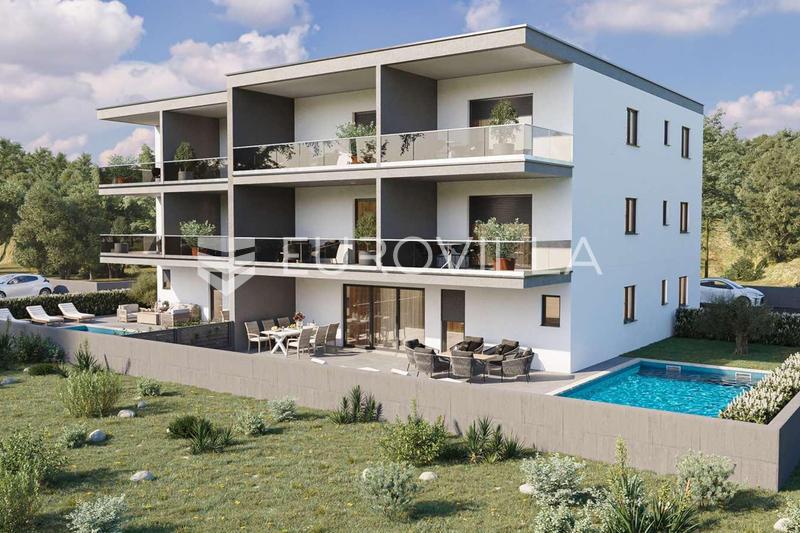 Istra, Novigrad, moderan stan sa tri spavaće sobe i privatnim bazenom u blizini mora, S2
