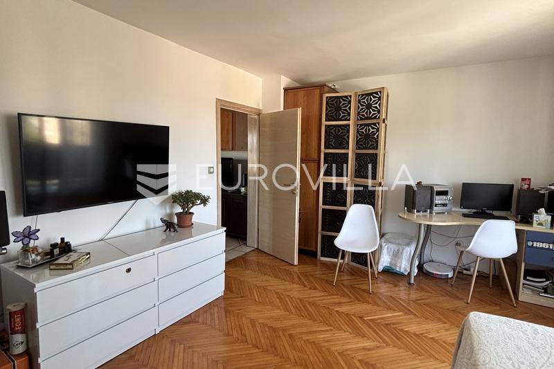 Pula, Šijana, functional apartment with two bedrooms and a terrace