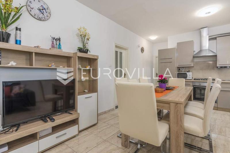Дом TINJAN, 450.000 €