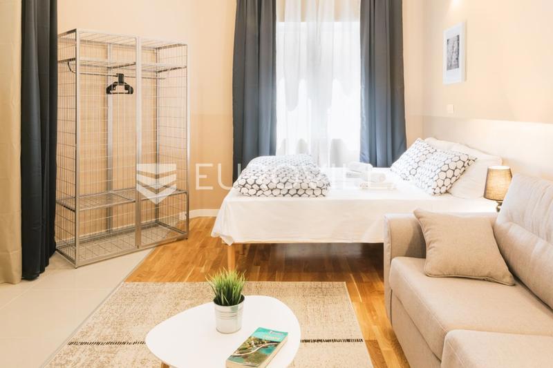 Locale commerciale ZAGREB, 700 €
