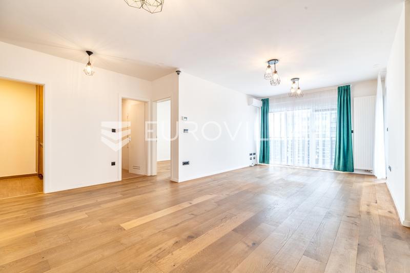 Locale commerciale ZAGREB, 1.300 €