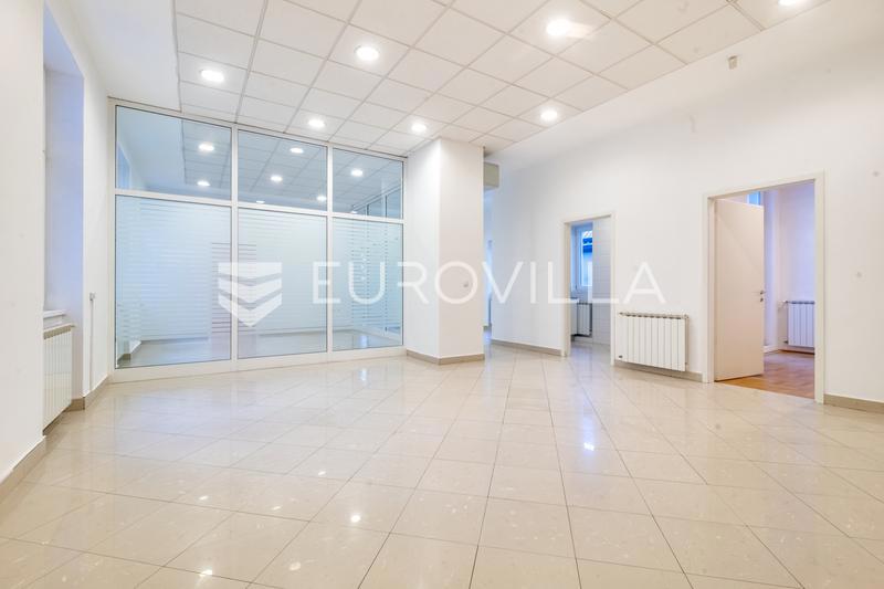Locale commerciale ZAGREB, 1.700 €