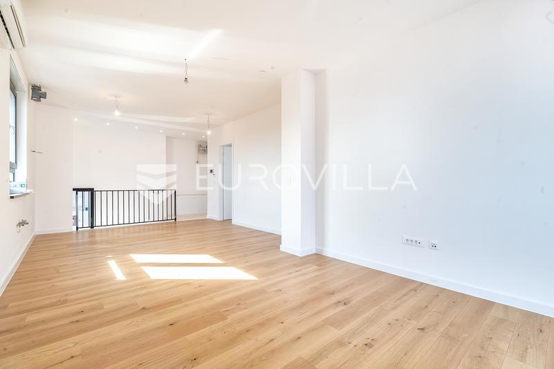 Locale commerciale ZAGREB, 1.200 €