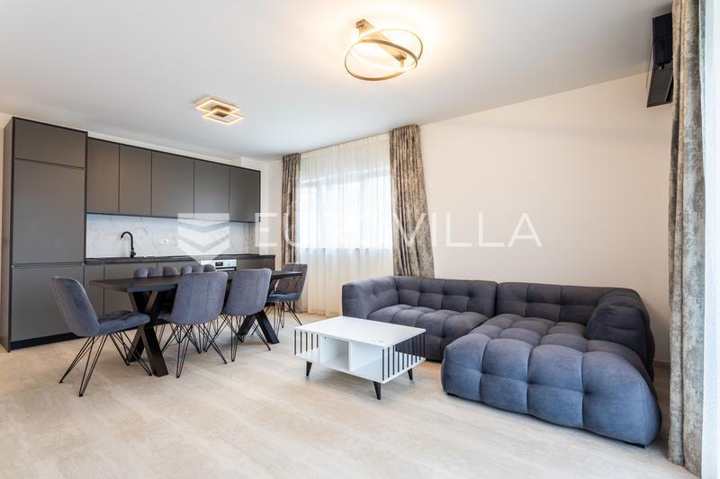 Appartamento PODSTRANA, 950 €