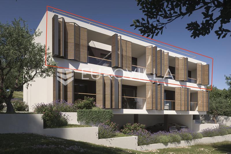 Vodice, ekskluzivan penthouse s krovnom terasom i panoramskim pogledom