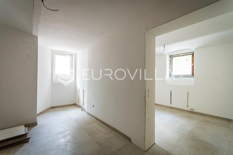 Locale commerciale VARAŽDIN, 2.100 €