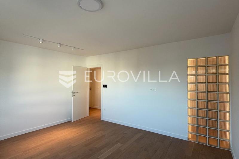 Zagreb, Donji Grad, luksuzno renoviran trosoban stan s loggiom, 60 m² – 3
