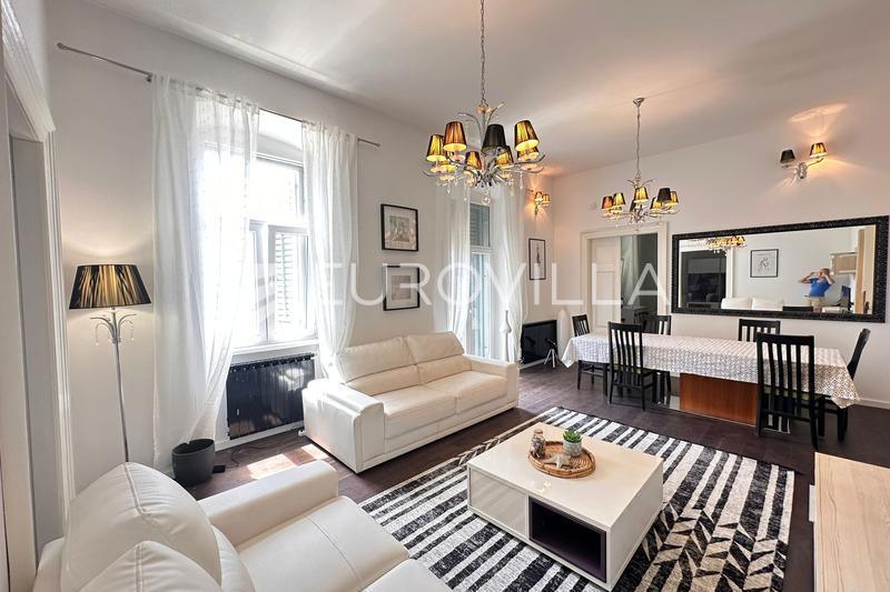 Pula, Center, Spacious 135 m² apartment with terrace, two combined units in the city heart